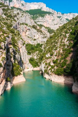 Sainte Croix Gölü yakınlarındaki Verdon nehrinin tipik renkleri