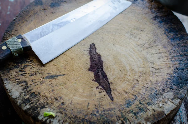 Realistic knife and cutting board after using — Stock Photo, Image
