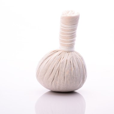 Kaplıca tedavisi için bitkisel kompres topu