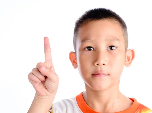 ASian garçon pointant isolé sur blanc — Photo