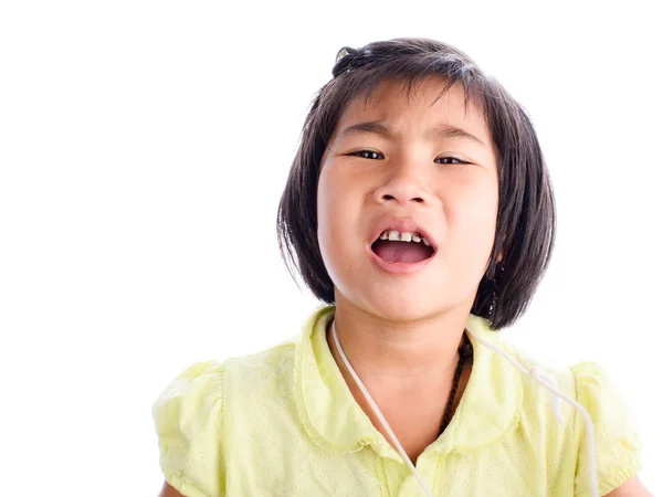 Retrato de uma menina mostrando cárie no fundo branco — Fotografia de Stock