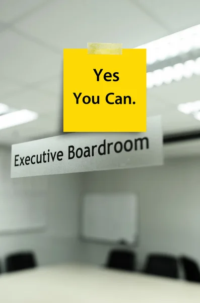 Yellow note message "YES YOU CAN' on Meeting room,take photo fro — Stock Photo, Image