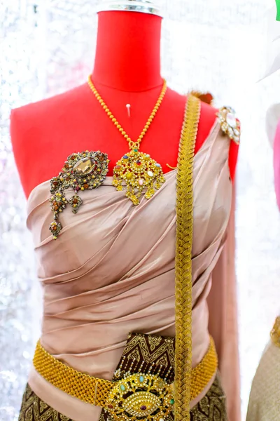 Vistas parciais de belo vestido típico tailandês, DOF — Fotografia de Stock