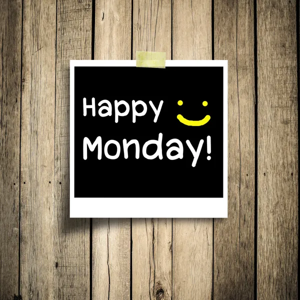 Счастливый понедельник на грибном деревянном фоне с копировальным пространством — стоковое фото