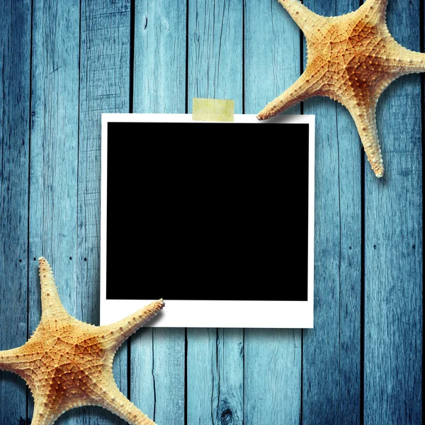 Sternfisch und Blanko-Foto auf einem Holzbrett — Stockfoto
