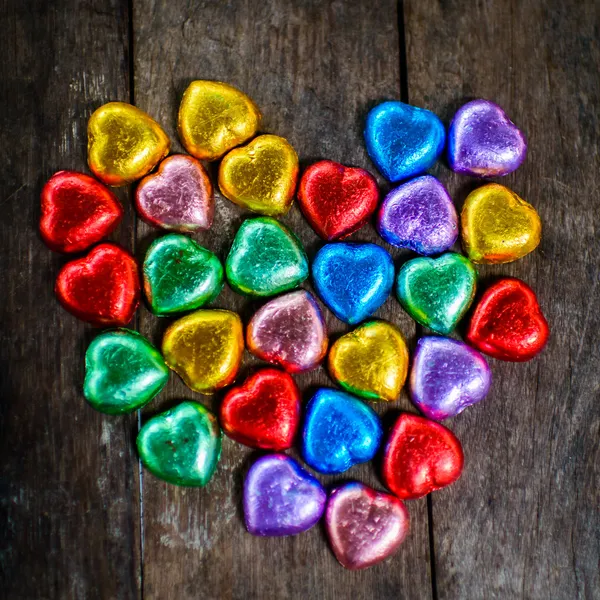 Čokoláda pro den svatého Valentýna tvaru barevné srdce — Stock fotografie