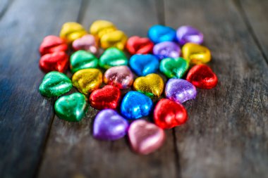 Sevgililer günü için Çikolata renkli kalp şekli