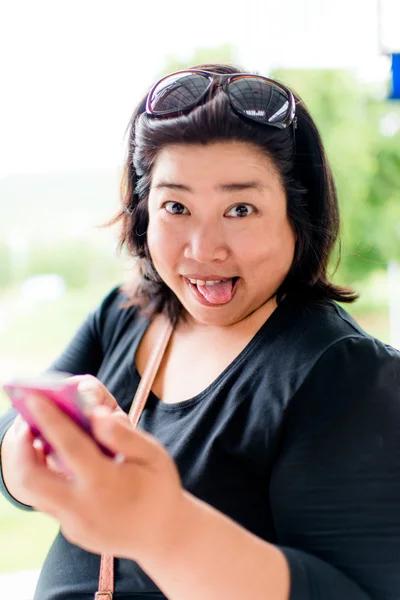 Serious overweight, fat business woman wearing sunglasses with m — Stock Photo, Image