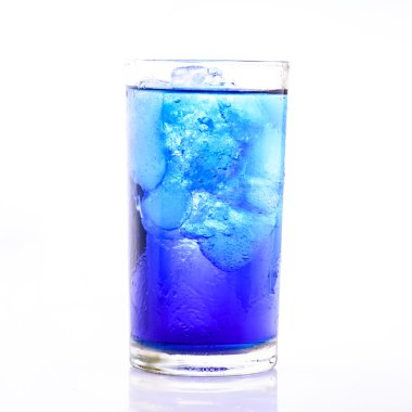 beyaz zemin üzerine buz ile bitkisel içki Asya pigeonwings