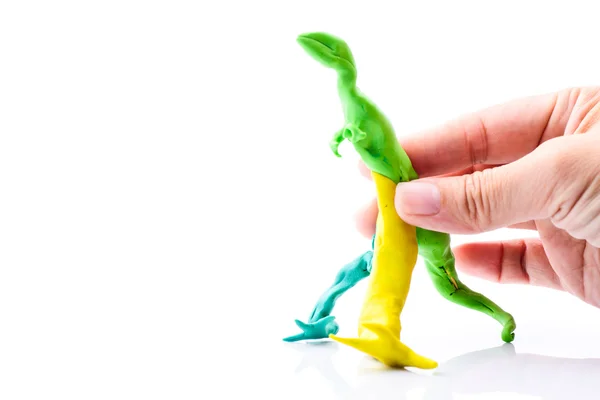手拿着由 wh 一个孤立的孩子们的游戏粘土制成的恐龙 — 图库照片
