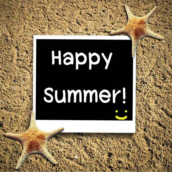 Бумажный песок пляж с морской звездой, как на фоне летних каникул — стоковое фото
