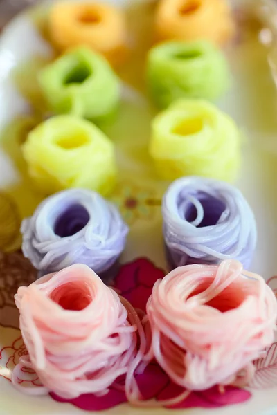Colorido de vermicelli tailandés comido — Foto de Stock