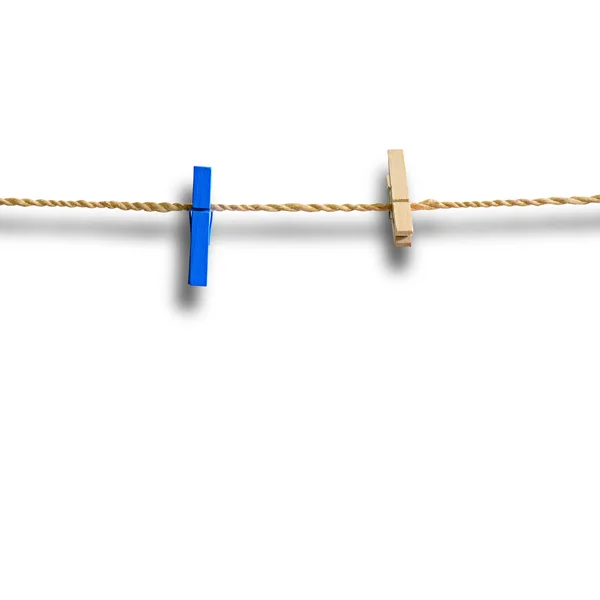 Clothespins na samostatný s ořezovou cestou — Stock fotografie