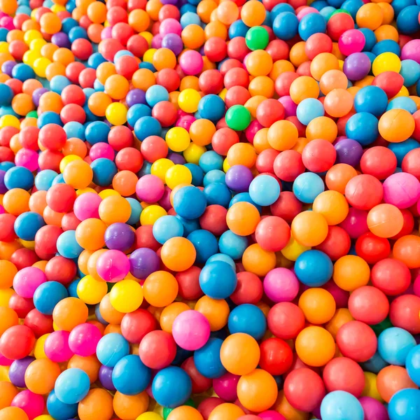 Barevný míč a barevné pozadí — Stock fotografie