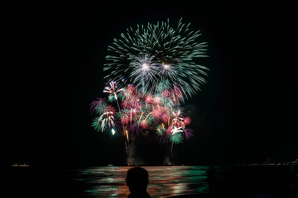 Feu d'artifice sur la plage de Hua Hin — Photo