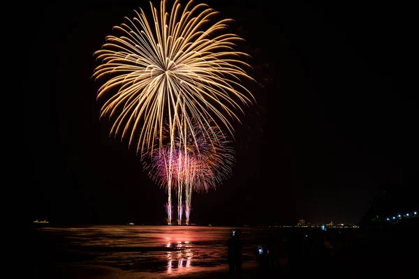 Vuurwerk op hua hin strand — Stockfoto