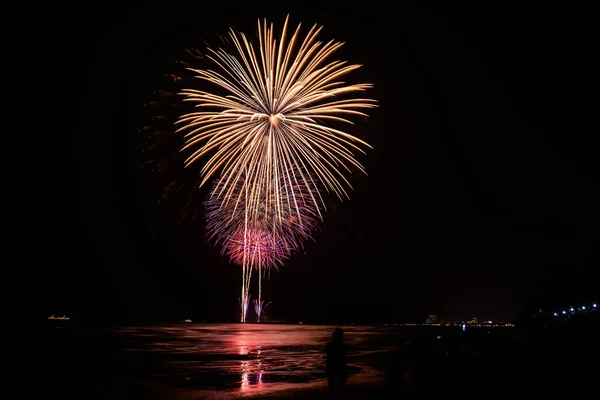 Vuurwerk op hua hin strand — Stockfoto