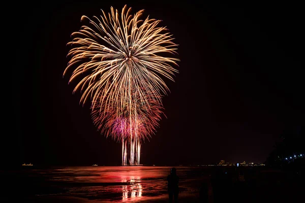 Vuurwerk op hua hin strand — Stockfoto