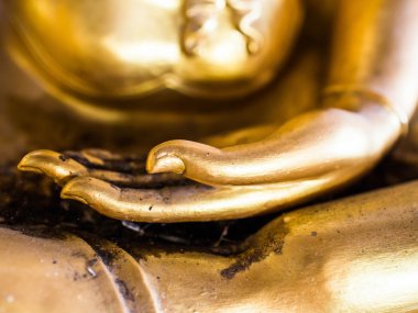 Buda heykeli elini kapat