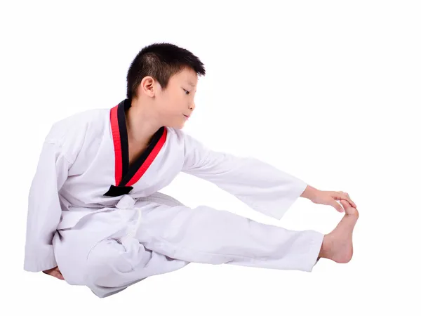 Chico de artes marciales en kimono ejerciendo kata de karate, aislado en blanco —  Fotos de Stock