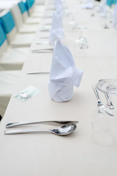 Flores do casamento - mesas definidas para refeições finas — Fotografia de Stock