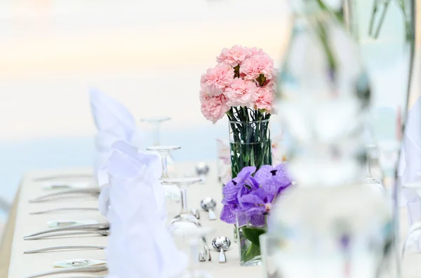 Wedding flowers - tables set for fine dining — Stock Photo, Image