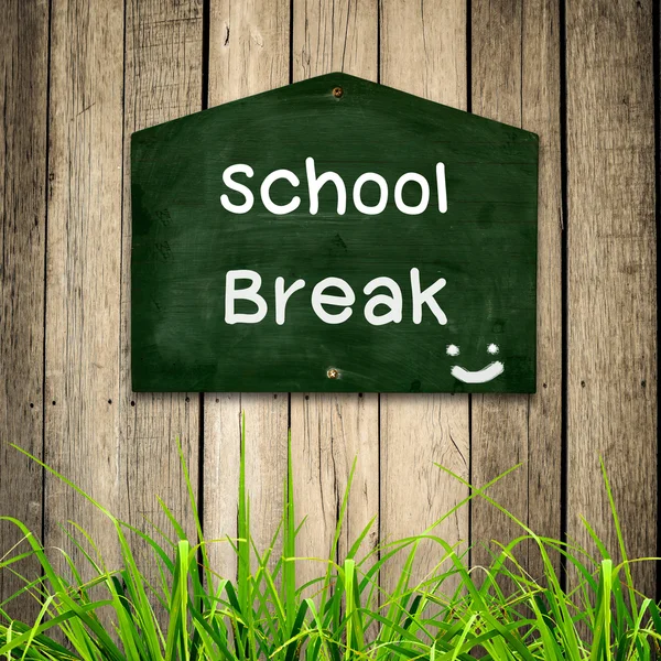 School brak message on Blackboard with green grass on wooden bac — Stock Photo, Image