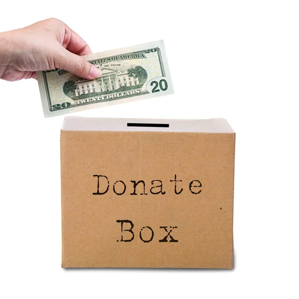 Mano humana poniendo dinero en una caja de donaciones marrón. Concepto de ahorro — Foto de Stock