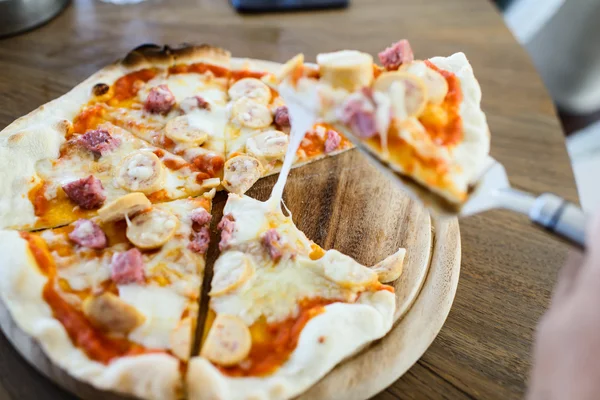 Take out sausage pizza from chef.  Ready to serve. — Stock Photo, Image