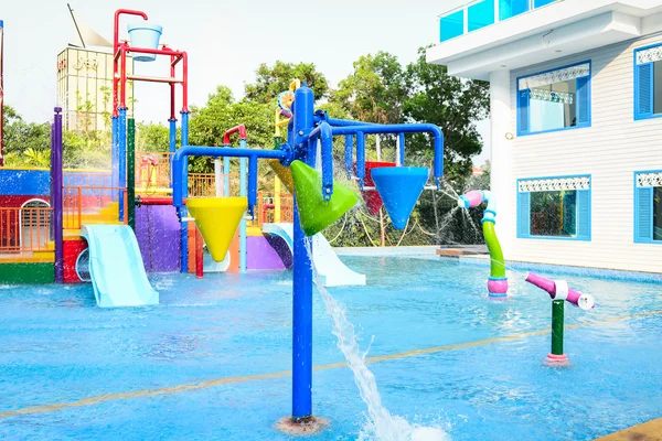 Małe wody park zabaw dla dzieci. — Zdjęcie stockowe