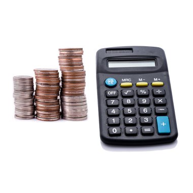 Beyaz arkaplanda para ve hesap makinesi