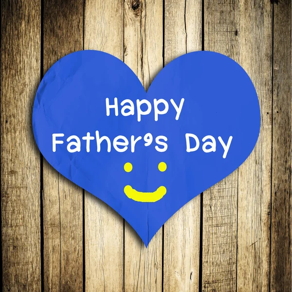 Palavra do dia do pai feliz em forma de coração vermelho com parede de madeira — Fotografia de Stock