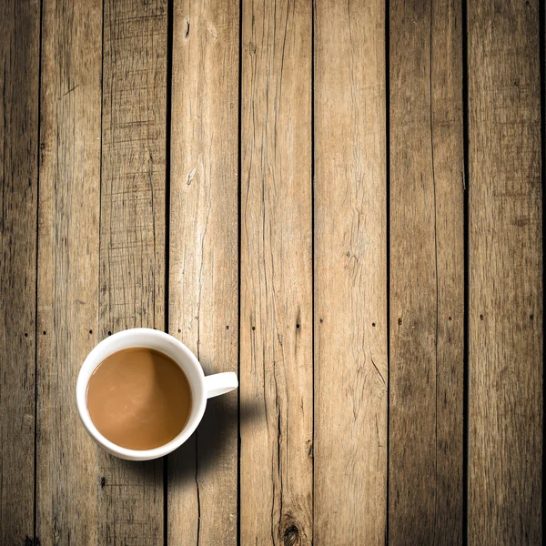 Koffiemok op houten tafel — Stockfoto