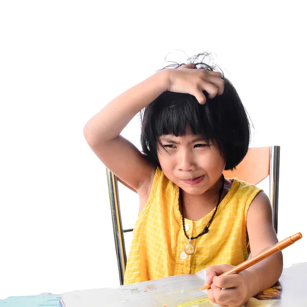 Asiática chica rascarse la cabeza durante su tarea . —  Fotos de Stock