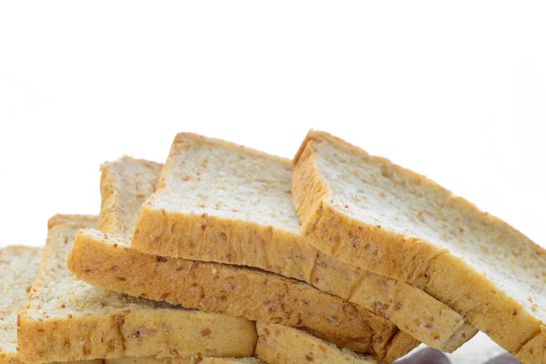 Fatias de pão frescas isoladas sobre fundo branco — Fotografia de Stock
