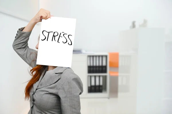 Stress op het werk concept. zakenvrouw benadrukt zijn te druk. — Stockfoto