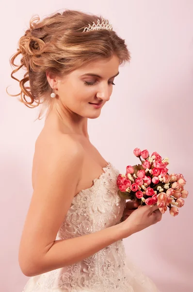 Blonde bride on pink background — Stock Photo, Image