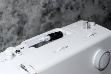 Dikiş makinesi. Kontrollerin üst görüntüsü. Yakın plan..