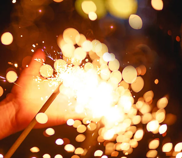 Faíscas Luz Brilhos Escuro Palma Mão Uma Pessoa Magia Natal — Fotografia de Stock