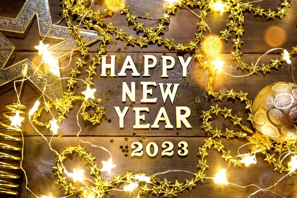 Šťastný Nový Rok Dřevěná Písmena Čísla 2023 Slavnostním Pozadí Flitry — Stock fotografie