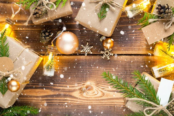 Achtergrond Met Copyspace Voor Kerstmis Nieuwjaar Milieuvriendelijke Materialen Kraftpapier Geschenkdoos — Stockfoto