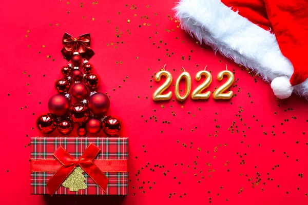 Árbol Navidad Hecho Bolas Vidrio Los Números 2022 Velas Sobre — Foto de Stock