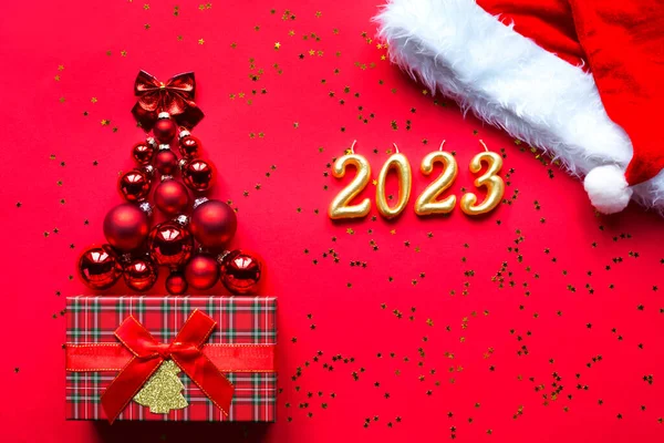 Árbol Navidad Hecho Bolas Vidrio Los Números 2023 Velas Sobre —  Fotos de Stock