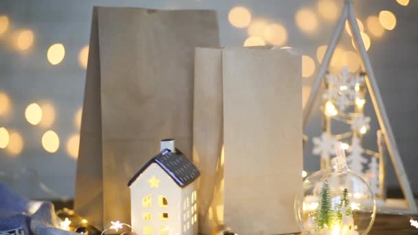 Decoração Natal Serviço Entrega Alimentos Pacote Papel Kraft Descartável Mão — Vídeo de Stock