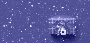 Anahtarlık kulübesi olan ev anahtarı. Karlı, hediyeli, tebrik kartlı mutlu yıllar. Satın alma, inşaat, taşınma, ipotek. Boşluğu kopyala