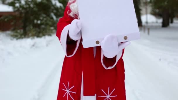 Białe Pudełko Pizzy Otwarte Rękach Świętego Mikołaja Białych Rękawiczkach Brodą — Wideo stockowe