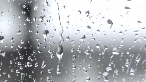 Gotas Chuva Descem Pelo Vidro Janela Salpicos Transparentes Água Mau — Vídeo de Stock