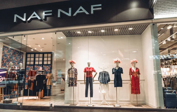 站立的女性假人 展示的 Ukraine Kherson October 2021 Mannequins Naf Naf Store — 图库照片