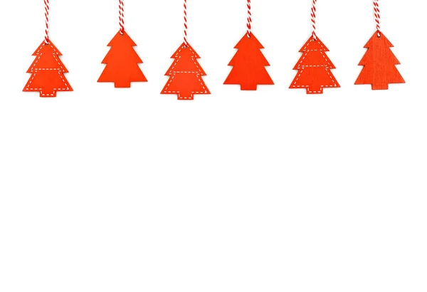 Beyaz Arka Planda Izole Edilmiş Kırmızı Noel Ağaçları Yeni Yıl — Stok fotoğraf