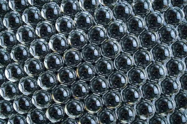 Jel toplarının siyah geometrik soyut arka planı. Hidrojel polimer makro. Üst görünüm